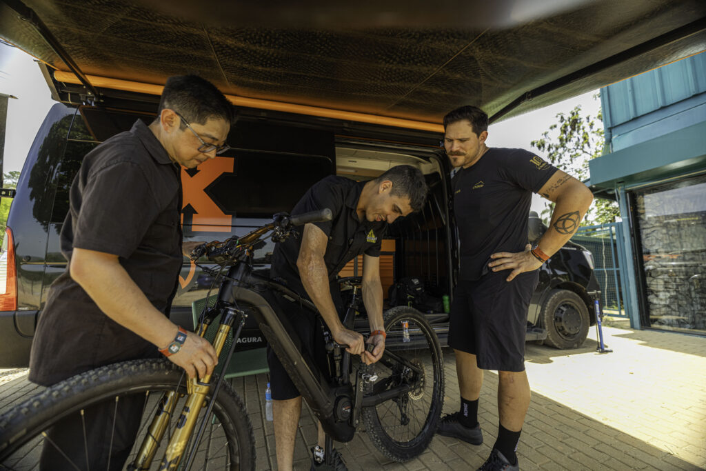 Instalando Telemetria na bike, com Edward Richards do "Eai Ciclistas" - Foto: Guilherme Haruo