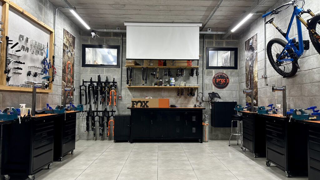 Sala de aula para especialização em componentes Fox - Escola Park Tool